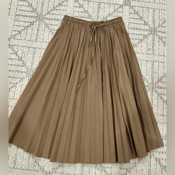 peode Dresses & Skirts - Pleated A-Line Midi Skirt in Brown with Drawstring Waist